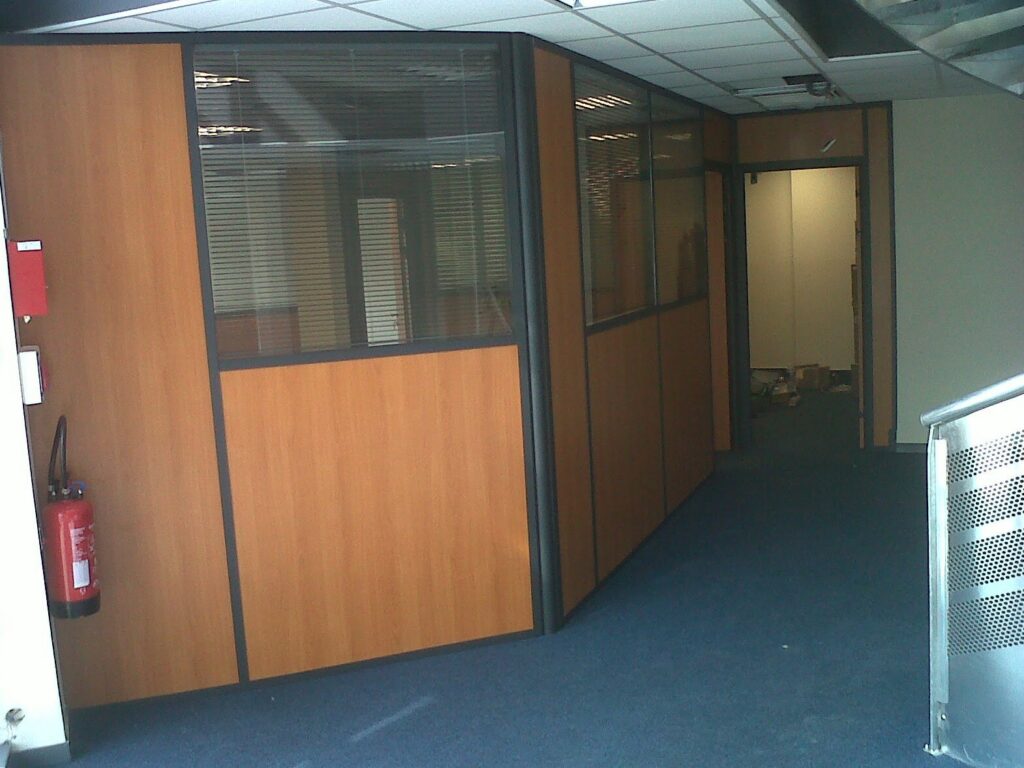 Cloison modulaire panneau imitation bois